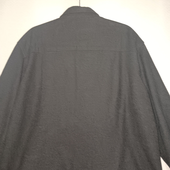 Men's charcoal gray Grizzly Mountain flannel Shirt. - Picture 5 of 10
